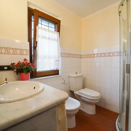 Sleeps 10 With Pool Air Con And Wifi فيلة