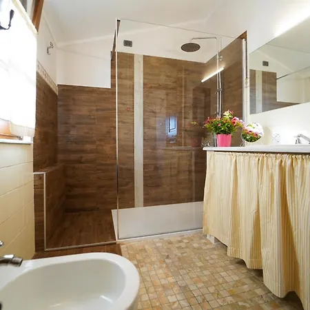 فيلة Sleeps 10 With Pool Air Con And Wifi Falcinello