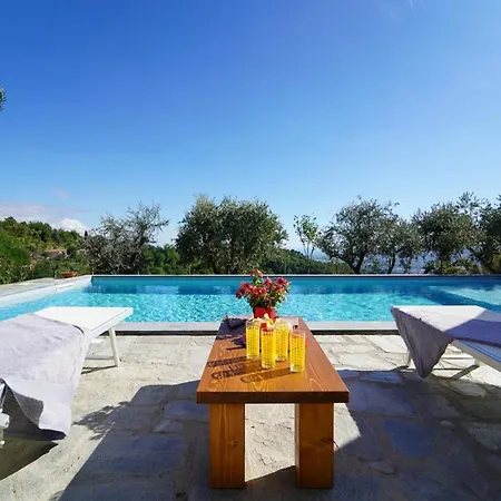 Sleeps 10 With Pool Air Con And Wifi * Falcinello