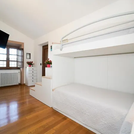 Sleeps 10 With Pool Air Con And Wifi