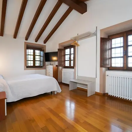 Sleeps 10 With Pool Air Con And Wifi فيلة Falcinello